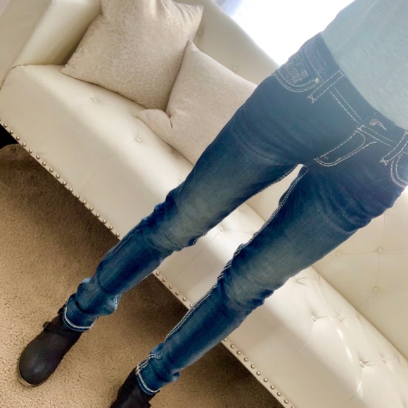 Sold NWT! NEW ADDITION ROCK REVIVAL SKINNY - Picture 5 of 8